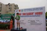 Ina Yoko Teutenberg bekommt das Grüne Trikot der Punktbesten nach der 2. Etappe (Quelle: Tour of Chongming Island)