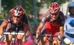 Sergio Paulinho (rechts) schlgt Vasil Kiryienka (links) im Sprintduell auf der 10. Etappe der Tour de France (Foto: www.letour.fr)