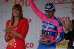 Eneco-Tour 5. Etappe - Sieger Matteo Bono bei der Siegerehrung in Genk (neben ihm Miss Eneco, die zuknftige Frau Van Summeren)