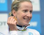 Judith Arndt freut sich über ihre erste Goldmedaille im Einzelzeitfahren (Foto: copenhagen2011.dk)