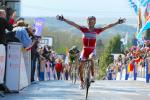 Joaquin Rodriguez gewinnt an der Mur de Huy den Flche Wallonne 2012 klar vor Michael Albasini (Foto: letour.fr)