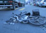 Näfels GL - Verkehrsunfall - Lastwagen kollidiert mit E-Bike-FahrerinNäfels GL - Verkehrsunfall - Lastwagen kollidiert mit E-Bike-Fahrerin