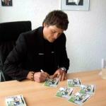 Jan Ullrich verteilt Autogramme