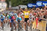 Cancellata dpiert die Sprinter, angefhrt von Zabel, links Frster (Foto: http://www.letour.fr)