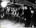 Start zum ersten Berliner Sechstagerennen am 15. Maerz 1909, 22 Uhr. Foto: gesponsort von www.ullsteinbild.de