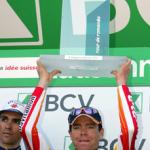 Der strahlende Sieger - Cadel Evans - im Hintergrund Contador