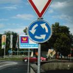  Stans NW: Verkehrsunfall zwischen Auto und Velolenkerin beim Kreisel an der Stansstaderstrae (Symbolbild Kreisel; Polizeimeldungen: Kapo Nidwalden) 