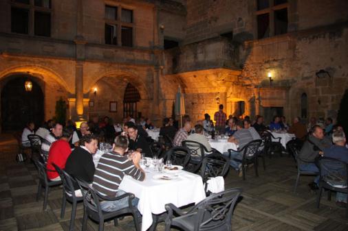 Abendessen im Schlossinnenhof