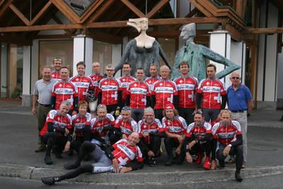 das Gruppenfoto der Swiss Alpen Ride 2006