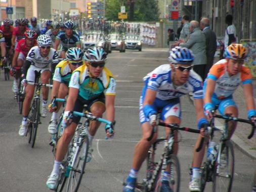 Giro di Lombardia - bei der ersten Durchfahrt durch Como 8km vor dem Ziel