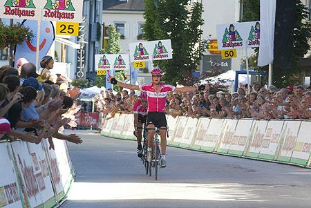 Tagessiger Michael Rogers vor Andreas Klden