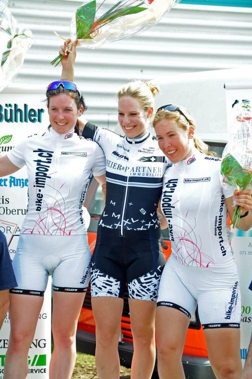 Das Podium mit Jessica Schneeberger, Andrea Wolfer und Fabienne Sommer (Foto: bike-import.ch)