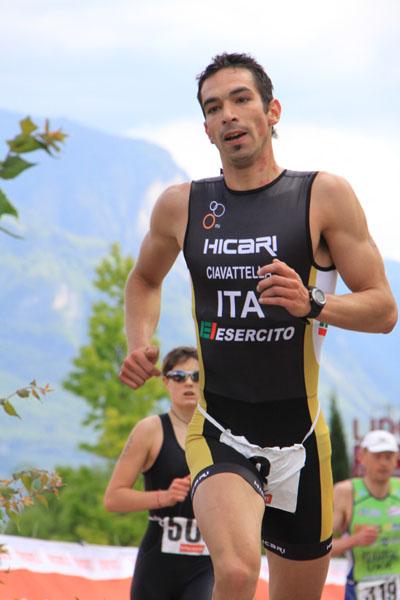 Jonathan Ciavatella siegt beim Kalterer See Triathlon.