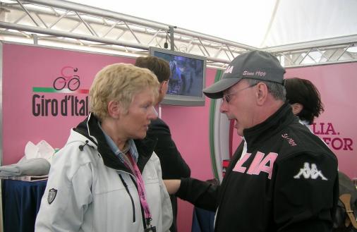 v.l.n.r.: Ursula Riha mit Giro-Organisator Angelo Zomegnan (Copyright: sterreich Rundfahrt)