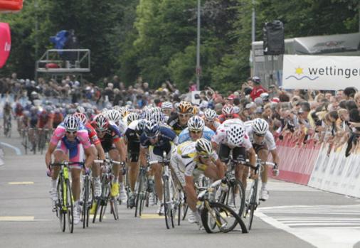 4. Etappe Tour de Suisse: Massensturz beim Sprintfinale, Petacchi wird zum Sieger