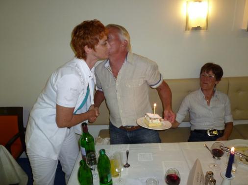 Andrea gratuliert Uwe zum Geburtstag