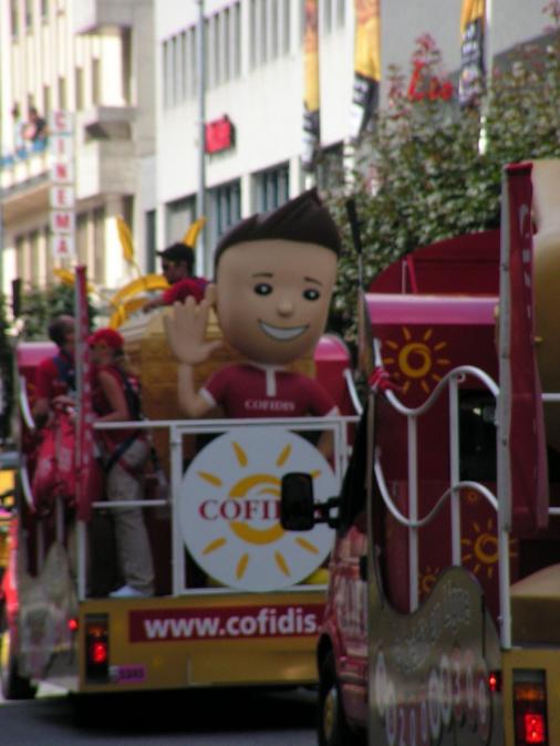 Fahrzeug von Cofidis bei der Werbekarawane in Martigny bei der Tour de France 2009