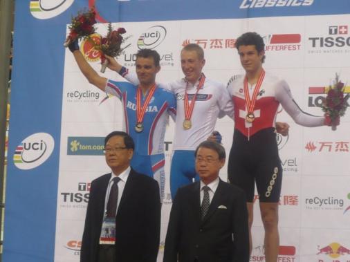 Podium beim Punkterennen des Weltcups in Peking (v.l.n.r.): Alexei Markov, Artur Ershov, Claudio Imhof