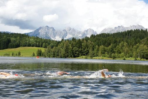 Schwimmen im Schwarzsee (Copyright: Walter Rief)