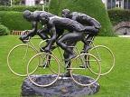 Radsportstatue im Park des Olympischen Museums in Lausanne (Foto: Christine Kroth)