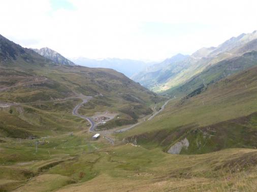 Sicht vom Col de Tourmalet ins Tal