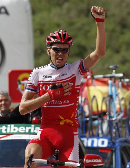 Der Este Rein Taarame feiert den Sieg bei der Vuelta-Bergankunft in La Farrapona