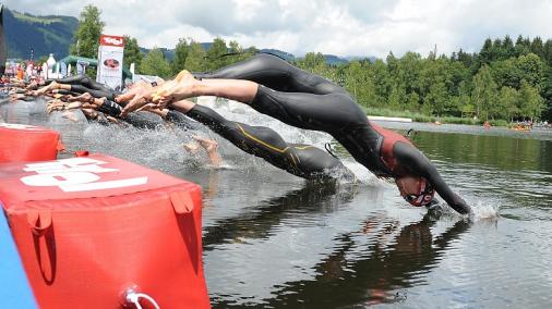 Schwimmstart der Frauen 2011 (Foto: Triathlonverein Kitzbhel)