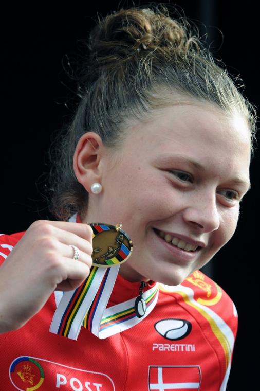 Die Britin Lucy Garner holt sich die Goldmedaille im Straenrennen der Juniorinnen (Foto: copenhagen2011.dk)