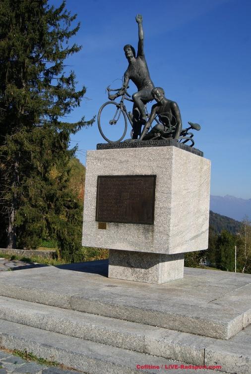 Statue an den Radrennfahrer
