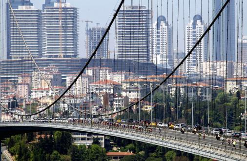 Die Bosporus-Brcke verbindet Europa und Asien