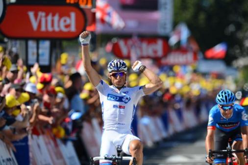 Pierrick Fdrigo setzt sich am Ende der 15. Etappe der Tour de France 2012 gegen Christian Vande Velde durch (Foto: letour.fr)