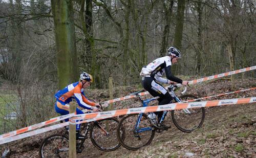 Die Anstiege sind viel steiler, als es im Internetstream blicherweise den Anschein hat. ((c) LiVE-Radsport.com)