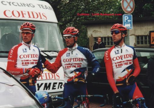 Philippe Gaumont (links) mit seinen Teamkollegen Cedric Vasseur und Jo Planckaert beim Rennen Rund um den Henninger Turm 2002