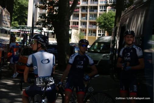 Fahrer des Teams vorm Start zu letzten Etappe der Tour de l´Ain