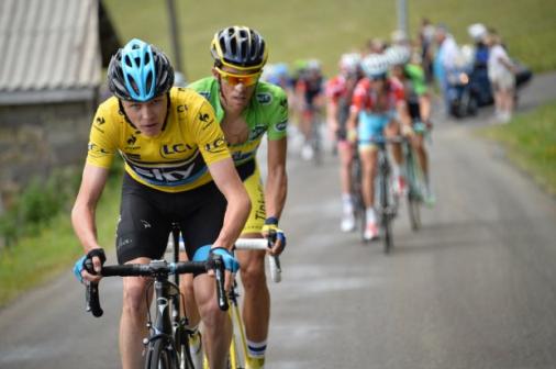Das Bild der 2. Dauphin-Etappe: Chris Froome attackiert, Alberto Contador hngt am Hinterrad (Foto: letour.fr/Veranstalter)