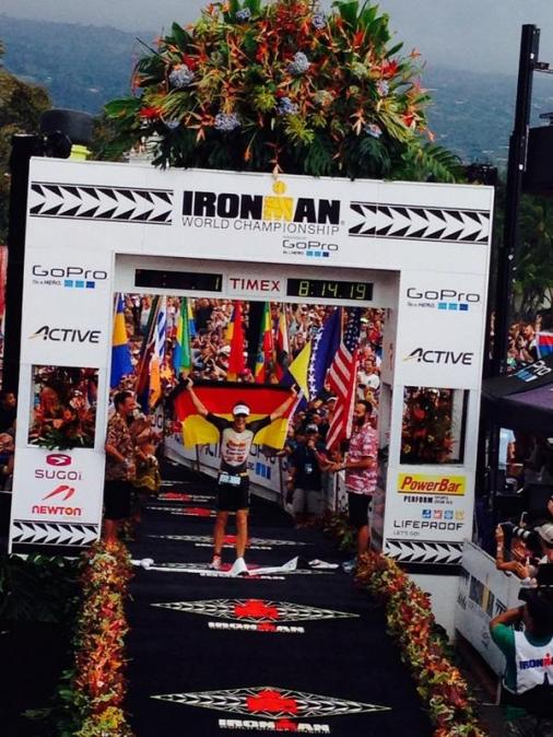 Sebastian Kienle gewinnt als vierter Deutscher den Ironman Hawaii (Foto: Twitter/@IRONMANLive)