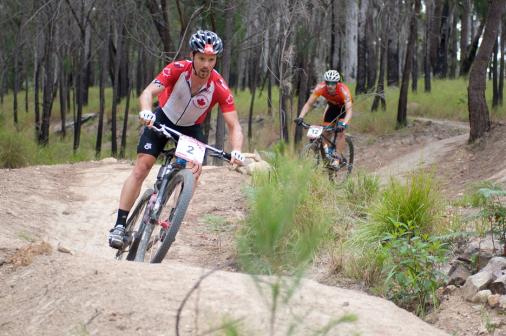 Der kanadische Marathon Staatsmeister Cory Wallace (vorne) und der 2014 Gewinner aus Australien, Mark Frendo, im Atherton MTB Park (Foto: Kenneth Lorentsen)