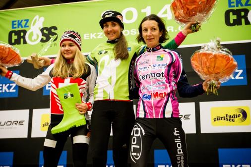 Das Podium der EKZ CrossTour um die Siegerin Eva Lechner (Foto: radsportphoto.net/Steffen Mssiggang)