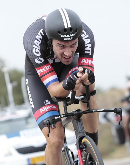 Dumoulins erwarteter Zeitfahrsieg macht ihn wieder zum Vuelta-Ersten  doch Aru liegt in Lauerstellung