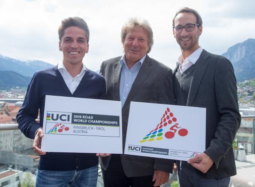 v.l.n.r.: Thomas Rohregger, Otto Flum und Georg Spazier prsentieren das neue Logo der Rad-WM 2018 (Foto: Expa Pictures)