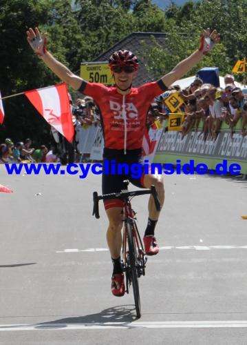 Der Australier Brendan Canty gewinnt die 3. Etappe als Solist (Foto: cyclinginside)