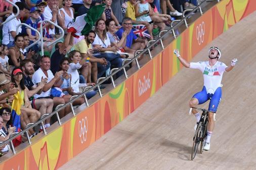 Elia Viviani feiert seinen Olympiasieg in Brasilien (Foto: Expa Pictures)