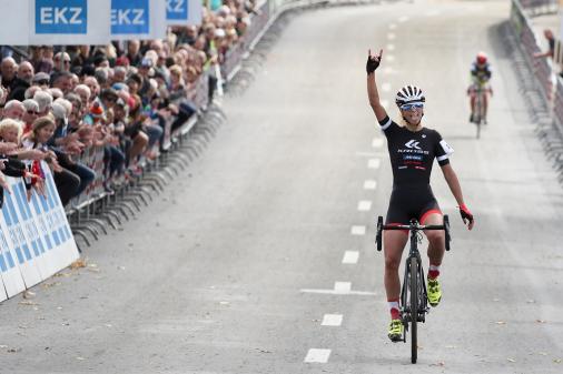 Jolanda Neff gewinnt das Eliterennen der Frauen (Foto: radsportphoto.net/Steffen Mssiggang)