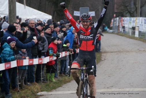 Lars Forster wird in Steinmaur Schweizer Cross-Meister