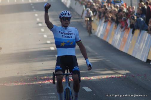 Gewinnt nach Dwars door Vlaanderen auch den Brabantse Pijl: Mathieu van der Poel, hier bei seinem Weltcup-Sieg in Bern (Foto: Christine Kroth/cycling and more)
