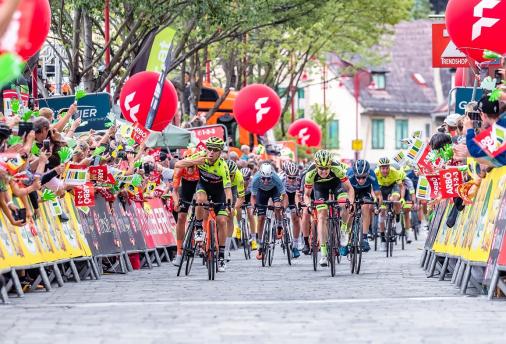 Giovanni Visconti sprintet bei der Tour 2019 in Frohnleiten zum Sieg