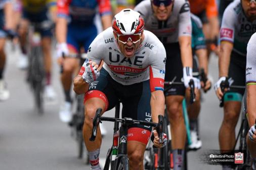 Alexander Kristoff gewinnt die 1. Etappe der Tour de France 2020 (Foto: twitter.com/TeamUAEAbuDhabi)