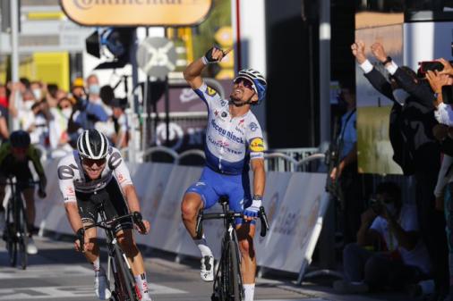 Marc Hirschi muss sich auf der 2. Etappe der Tour de France nur haarscharf Julian Alaphilippe geschlagen geben (Foto: twitter.com/TeamSunweb)