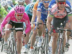 Mark Cavendish vor seinem grten Erfolg, rechts McEwen(Fotoquelle: http://www.t-mobile-team.com)