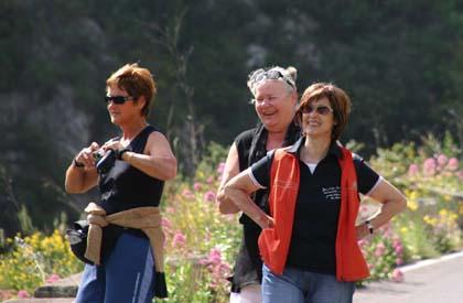 Wunderschne Blumenwiesen, bestaunt von unseren Calpe-No-Bikerinnen